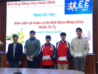 Tiếp tục trao quà hỗ trợ cho sinh viên có hoàn cảnh khó khăn từ giải chạy năm 2024