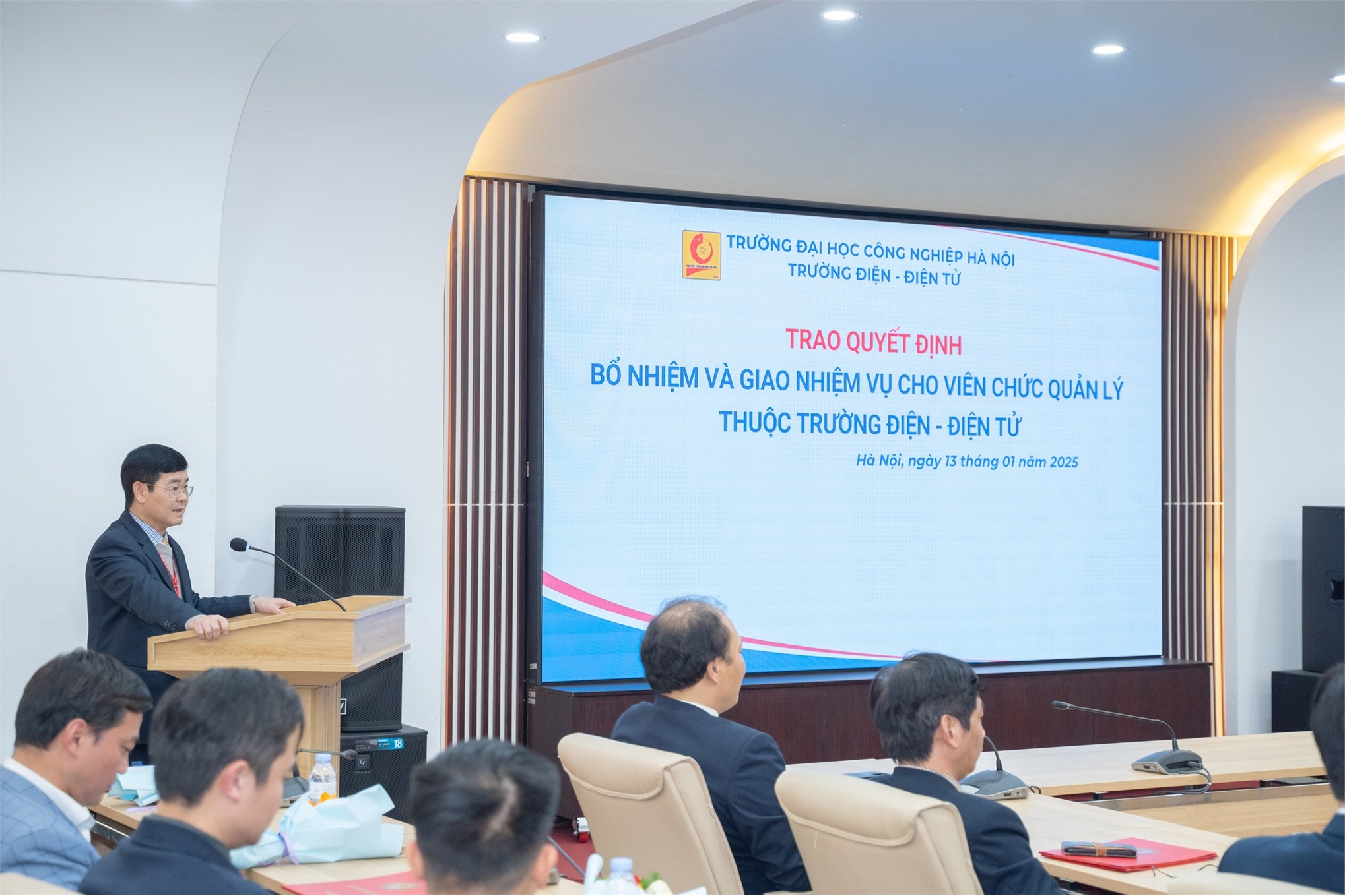 Thành lập Trường Điện – Điện tử thuộc Trường Đại học Công nghiệp Hà Nội