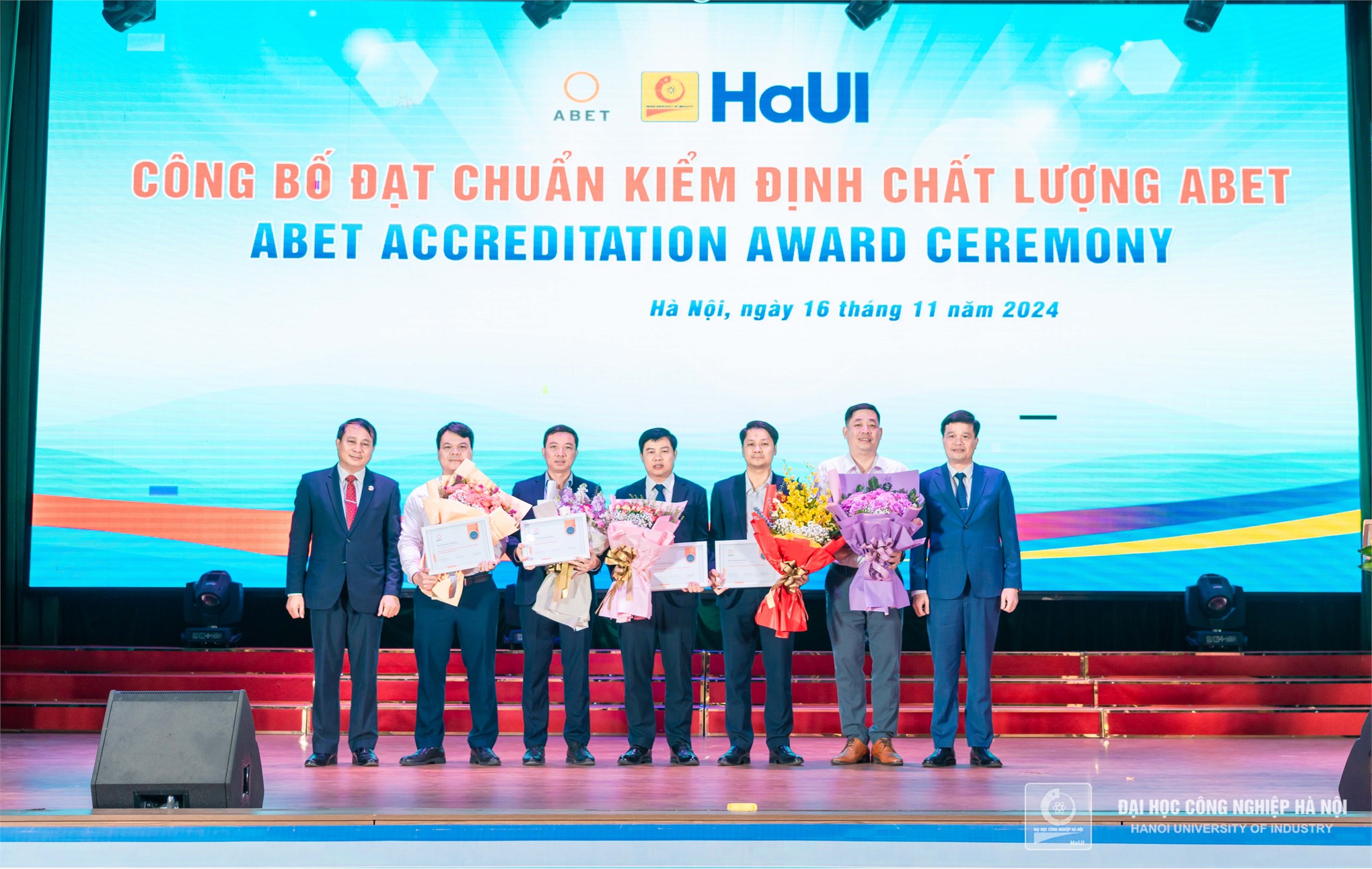 Khoa Điện tử đạt chứng nhận kiểm định Quốc gia và Quốc tế