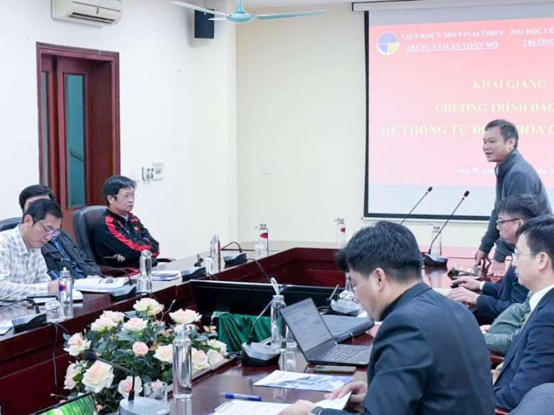 Khai giảng khóa đào tạo ngắn hạn: “Hệ thống tự động hóa công nghiệp”