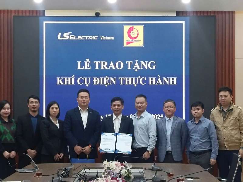 Công ty TNHH LS ELECTRIC Việt Nam trao tặng Thiết bị phục vụ giảng dạy cho Trường Điện – Điện tử