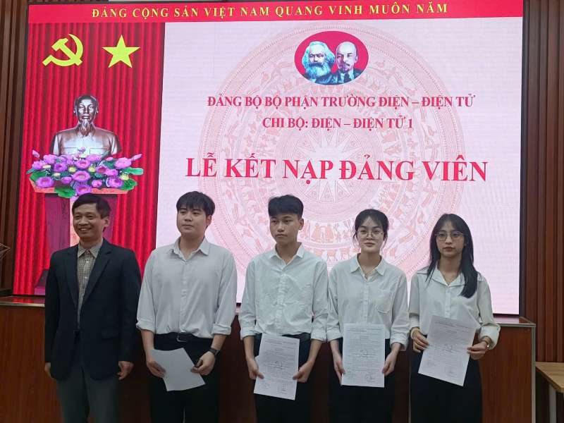 Chi bộ Điện – Điện tử 1 kết nạp Đảng viên mới: Dấu ấn trưởng thành của những quần chúng ưu tú