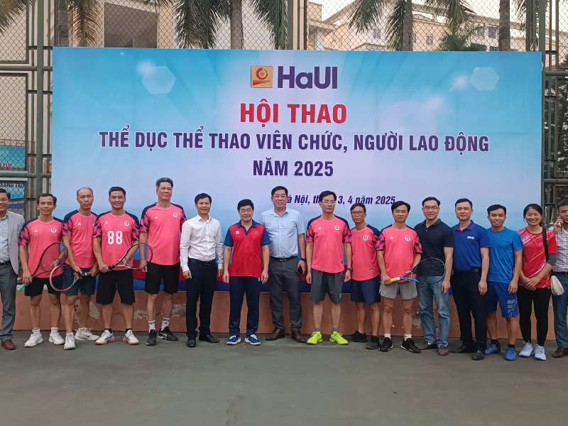 Viên chức, người lao động Trường Điện – Điện tử hào hứng tham gia Hội thao năm 2025