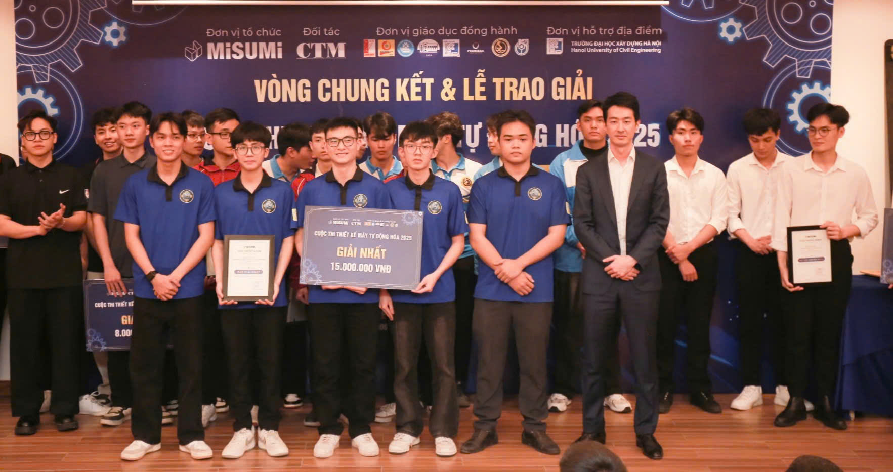 FEE-Team Trường Điện – Điện tử xuất sắc giành giải Nhất cuộc thi Thiết kế Máy tự động hóa 2025