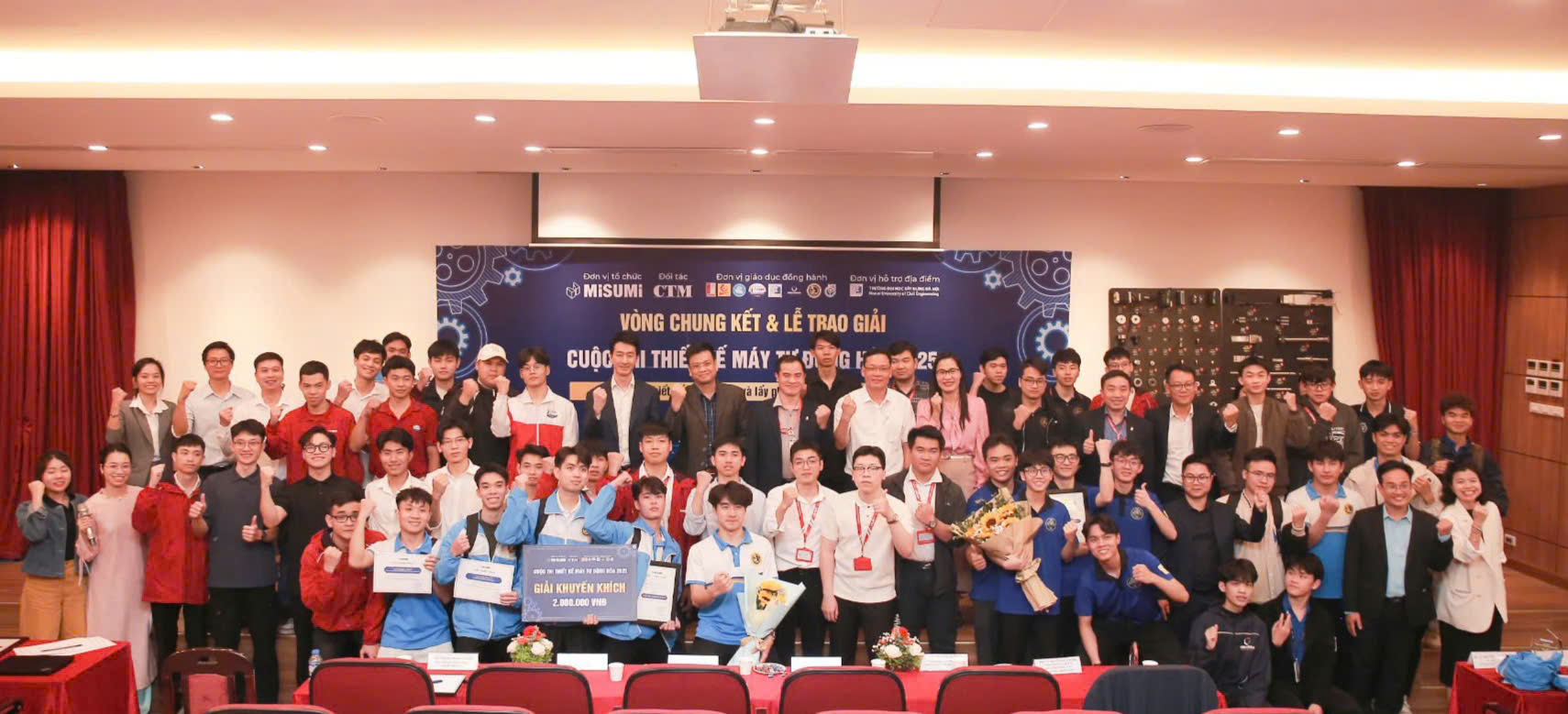 FEE-Team Trường Điện – Điện tử xuất sắc giành giải Nhất cuộc thi Thiết kế Máy tự động hóa 2025