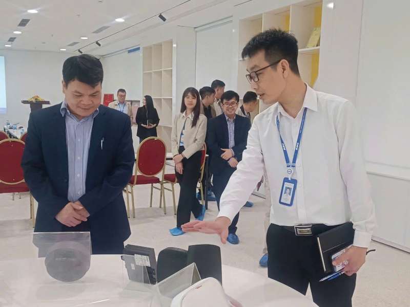 Giảng viên Trường Điện – Điện tử tham quan, khảo sát thực tế tại Công ty TNHH DBG Technology Việt Nam