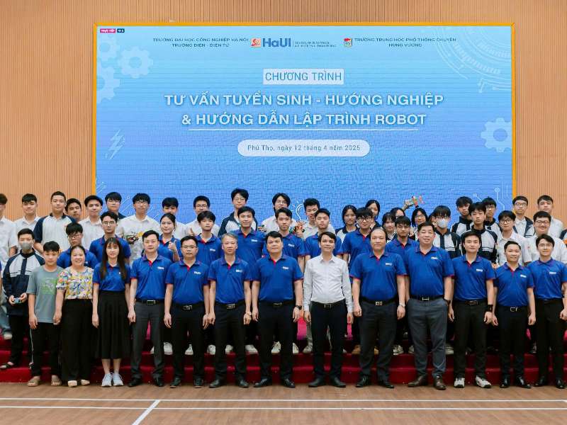 Khơi nguồn đam mê khoa học – khám phá công nghệ hiện đại cùng Trường Điện – Điện tử tại Trường THPT chuyên Hùng Vương, Phú Thọ