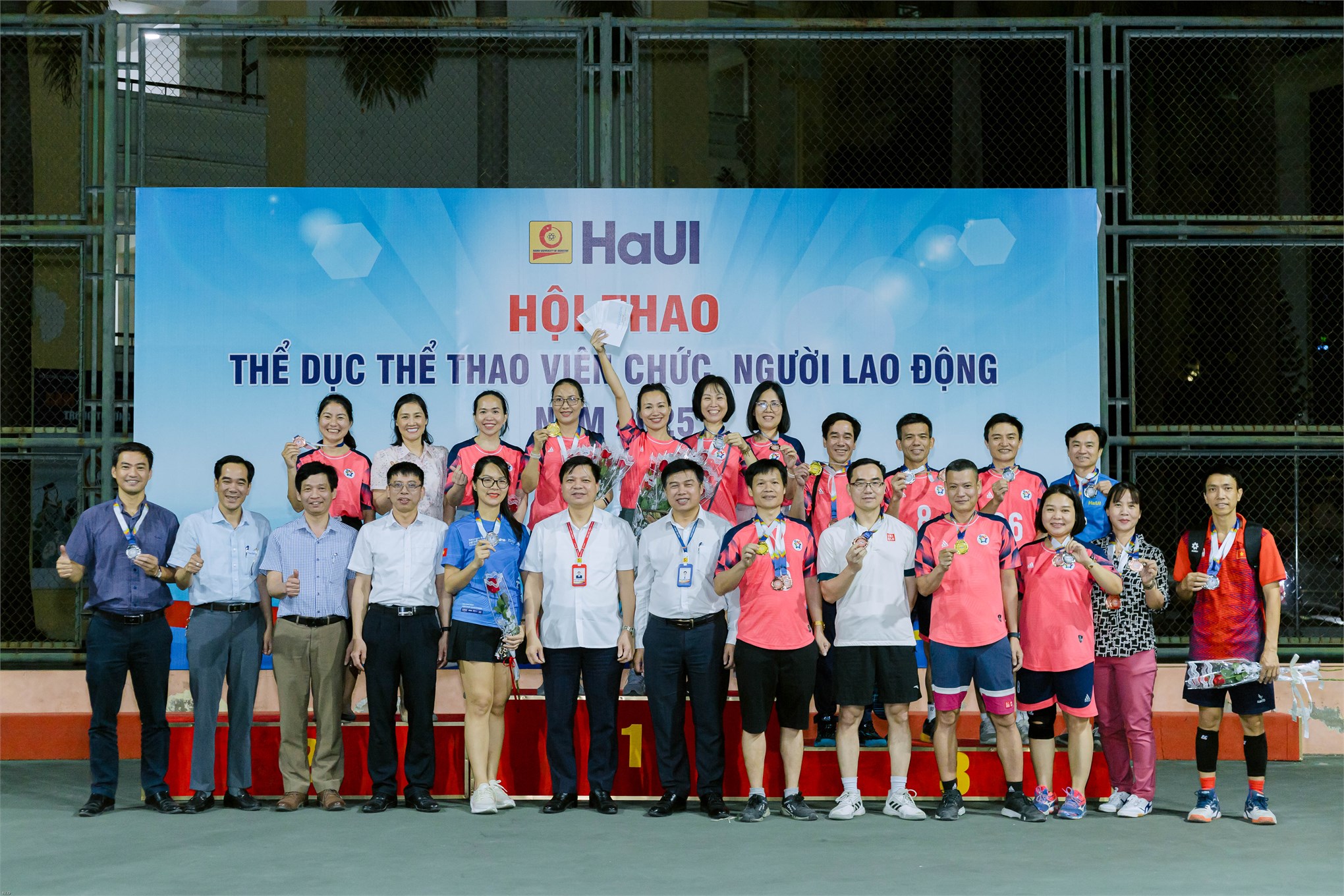 Đội tuyển 3 tỏa sáng rực rỡ tại Hội thao HaUI 2025, Trường Điện – Điện tử – chuyên môn vững, thể thao giỏi!