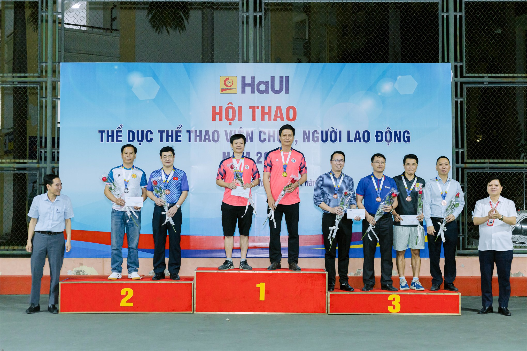 Đội tuyển 3 tỏa sáng rực rỡ tại Hội thao HaUI 2025, Trường Điện – Điện tử – chuyên môn vững, thể thao giỏi!
