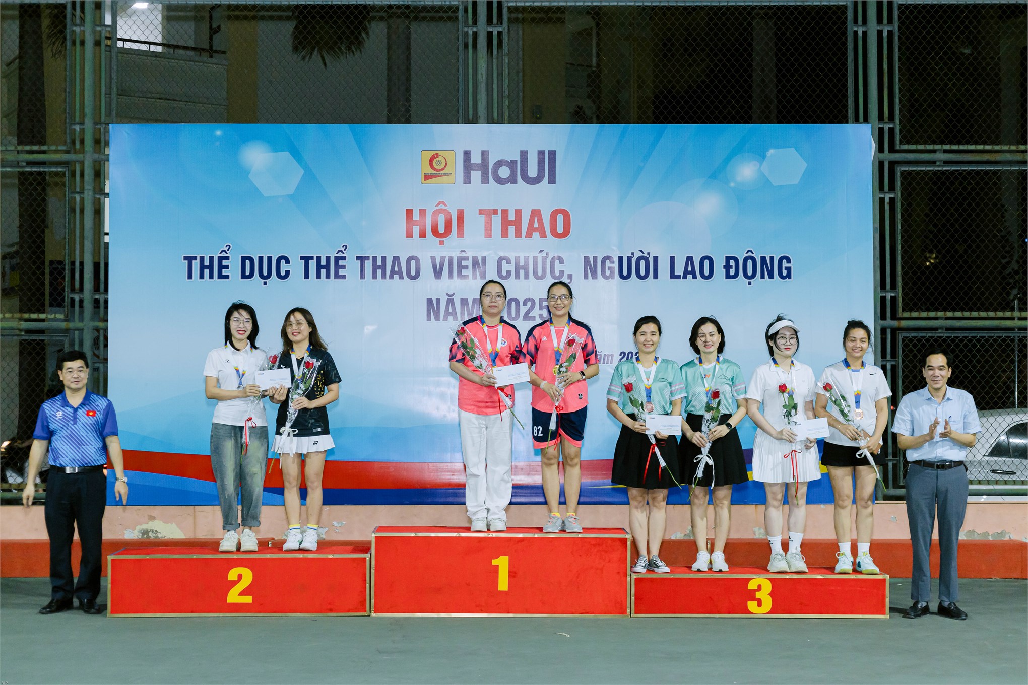 Đội tuyển 3 tỏa sáng rực rỡ tại Hội thao HaUI 2025, Trường Điện – Điện tử – chuyên môn vững, thể thao giỏi!