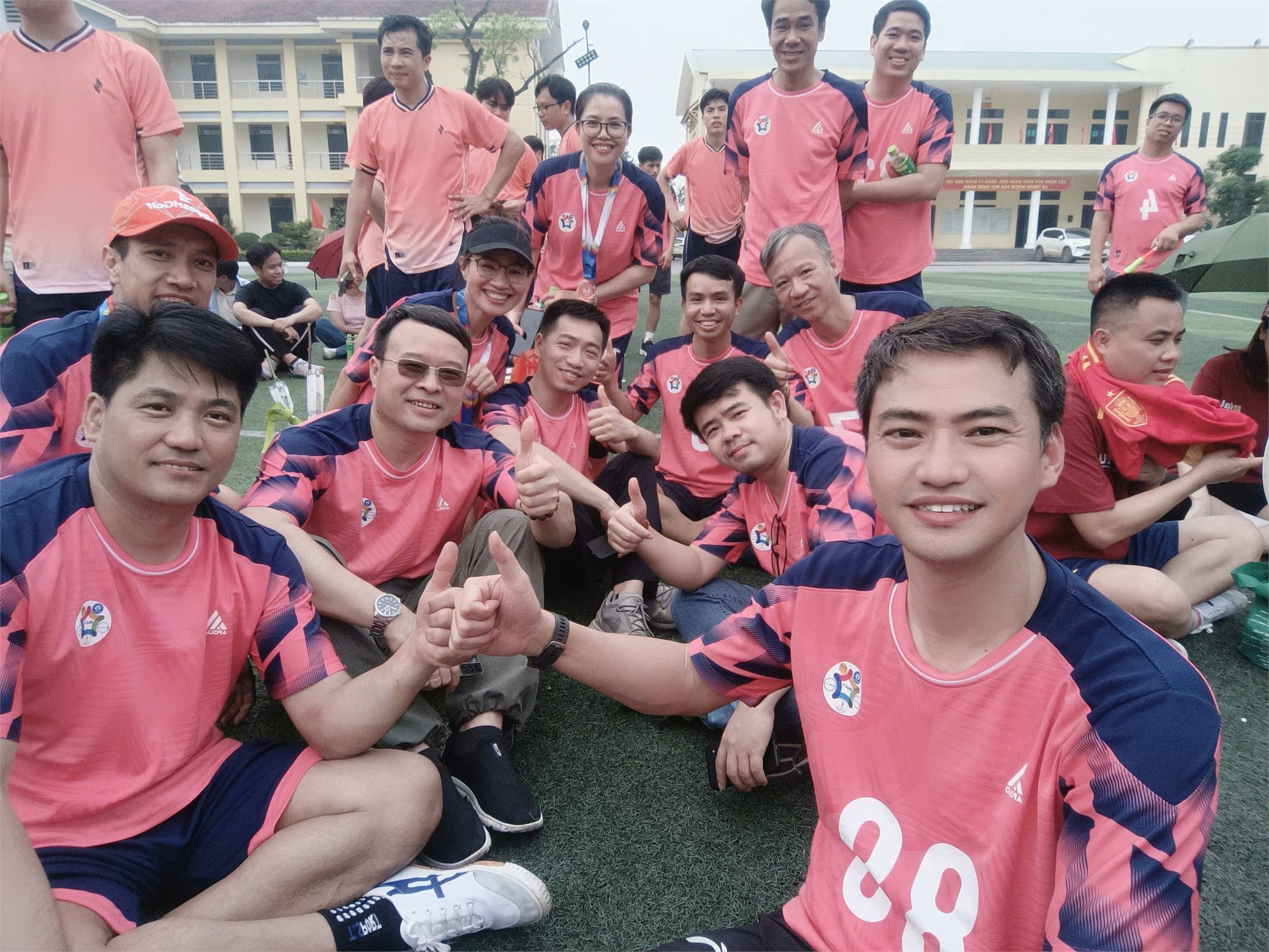 Đội tuyển 3 tỏa sáng rực rỡ tại Hội thao HaUI 2025, Trường Điện – Điện tử – chuyên môn vững, thể thao giỏi!