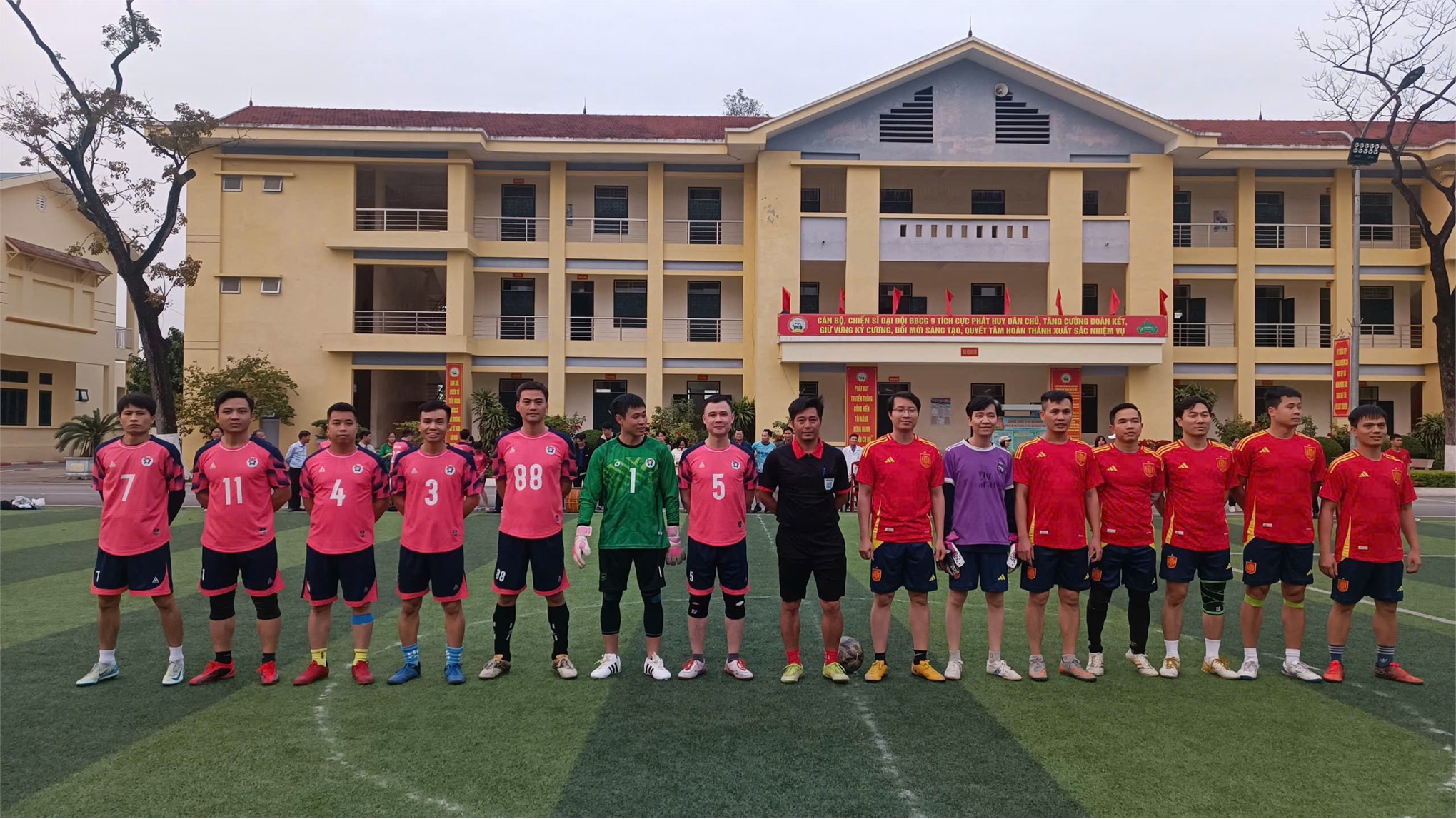 Đội tuyển 3 tỏa sáng rực rỡ tại Hội thao HaUI 2025, Trường Điện – Điện tử – chuyên môn vững, thể thao giỏi!