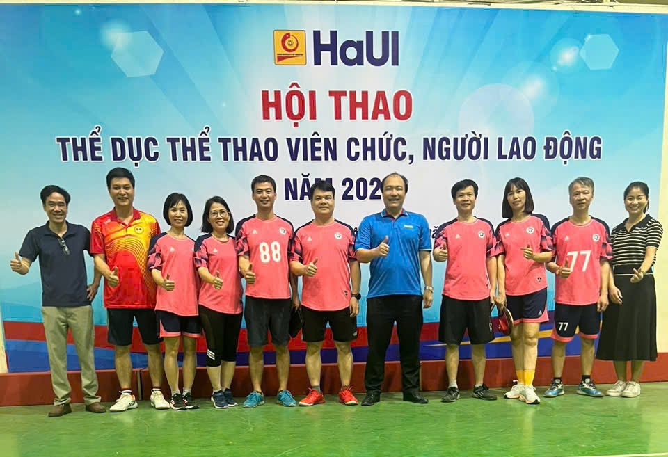 Đội tuyển 3 tỏa sáng rực rỡ tại Hội thao HaUI 2025, Trường Điện – Điện tử – chuyên môn vững, thể thao giỏi!