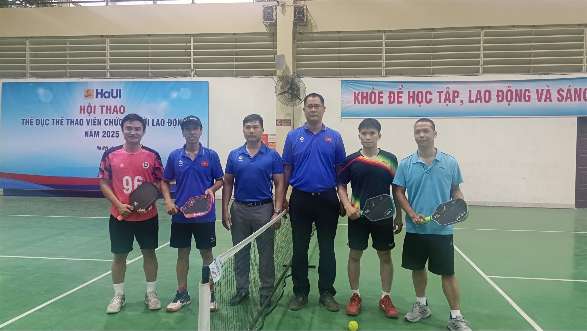 Đội tuyển 3 tỏa sáng rực rỡ tại Hội thao HaUI 2025, Trường Điện – Điện tử – chuyên môn vững, thể thao giỏi!