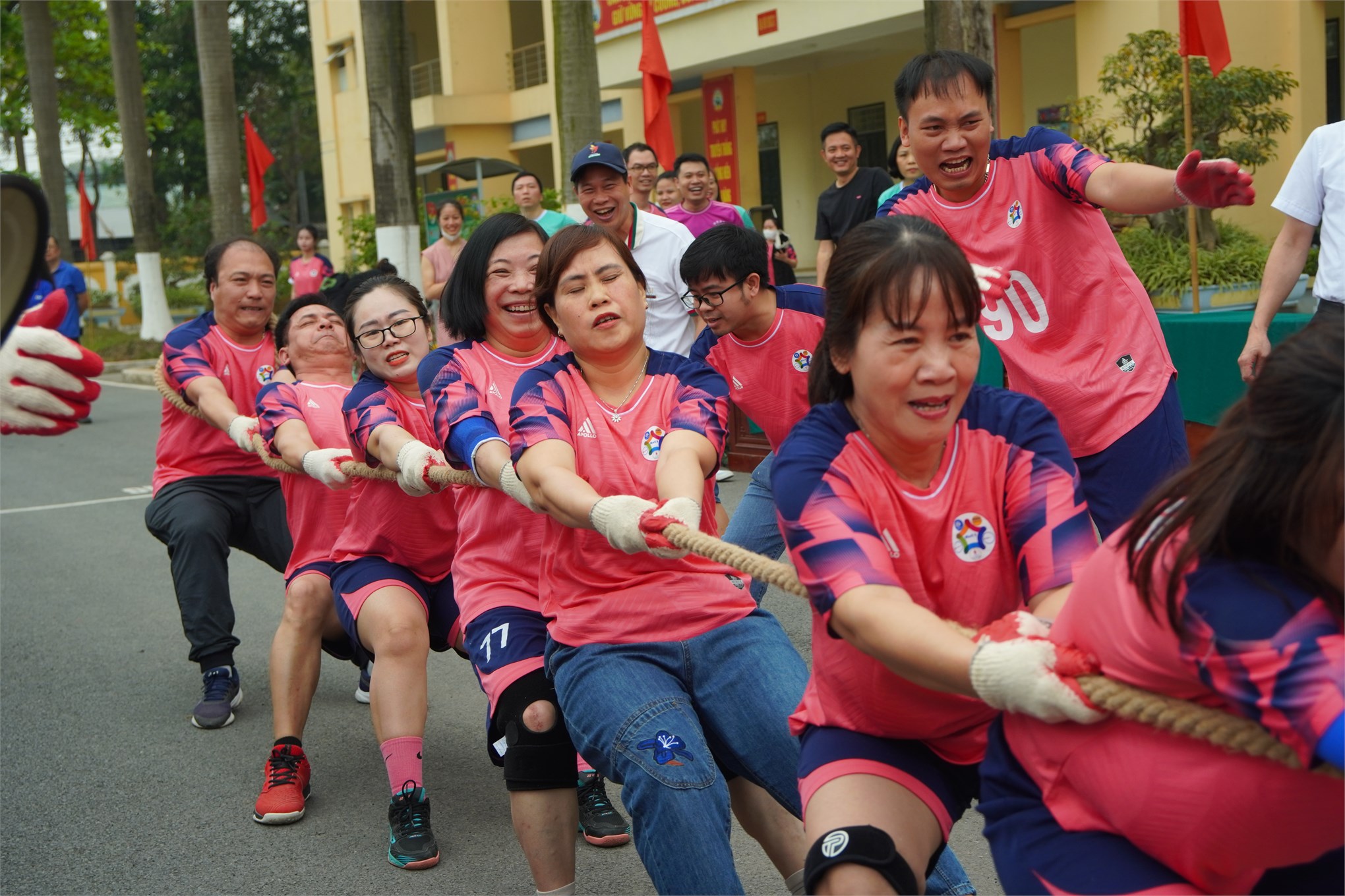 Đội tuyển 3 tỏa sáng rực rỡ tại Hội thao HaUI 2025, Trường Điện – Điện tử – chuyên môn vững, thể thao giỏi!