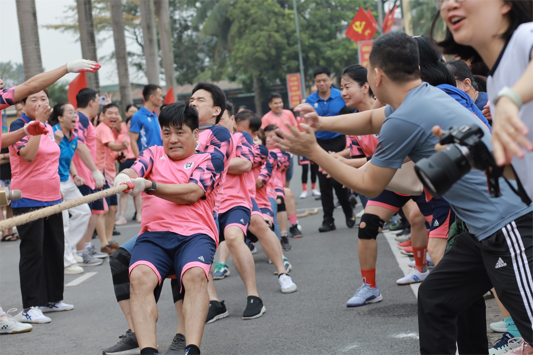Đội tuyển 3 tỏa sáng rực rỡ tại Hội thao HaUI 2025, Trường Điện – Điện tử – chuyên môn vững, thể thao giỏi!
