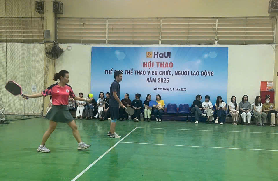 Đội tuyển 3 tỏa sáng rực rỡ tại Hội thao HaUI 2025, Trường Điện – Điện tử – chuyên môn vững, thể thao giỏi!