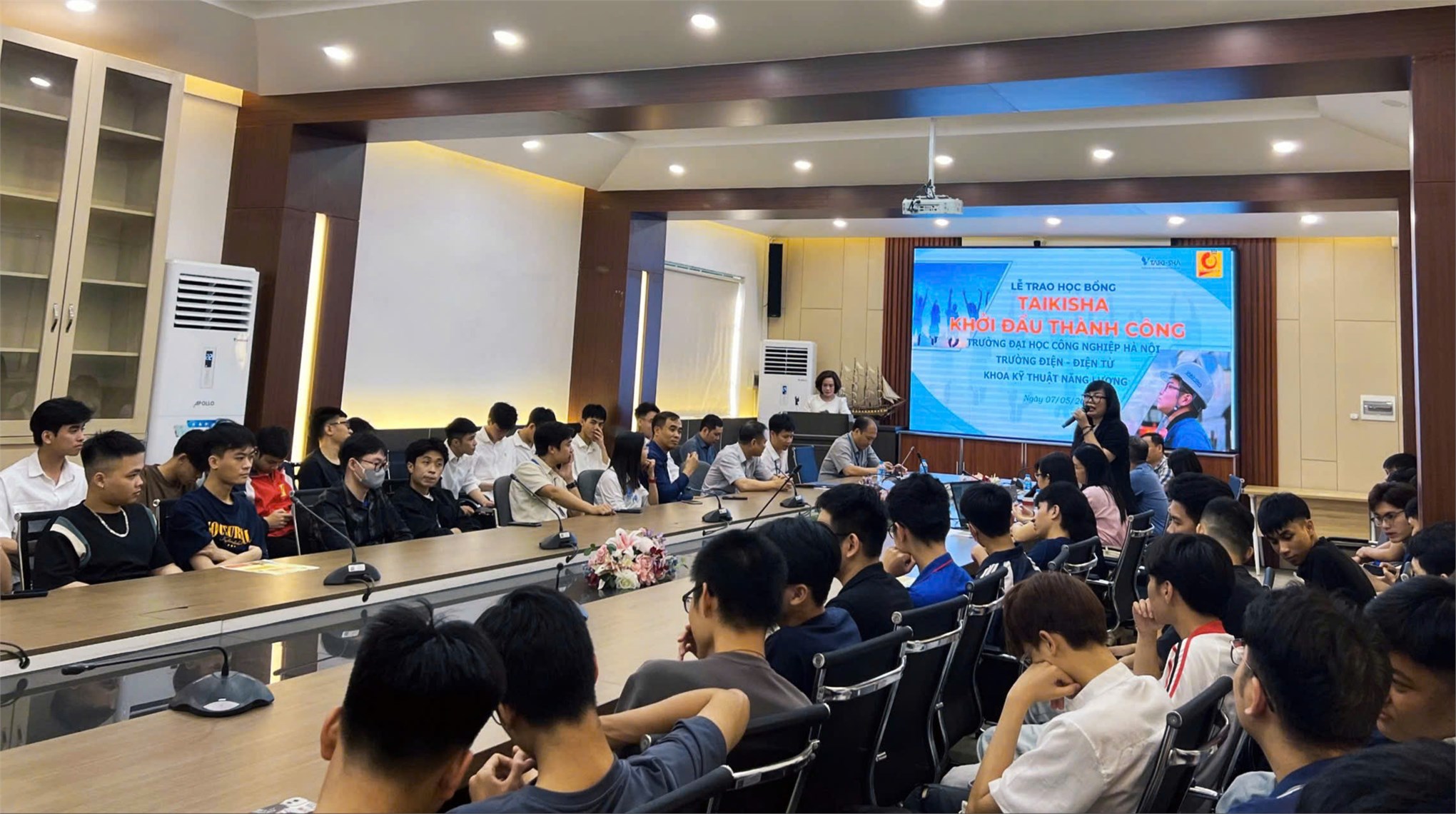 Trao học bổng `Taikisha – Khởi đầu thành công 2025`: Thêm động lực – Chắp cánh ước mơ cho sinh viên vượt khó