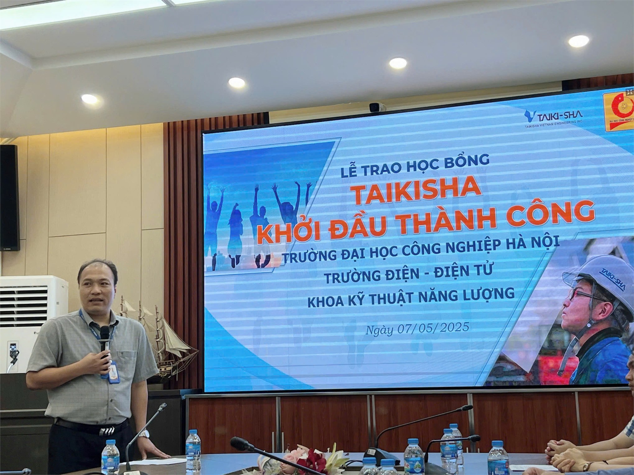 Trao học bổng `Taikisha – Khởi đầu thành công 2025`: Thêm động lực – Chắp cánh ước mơ cho sinh viên vượt khó