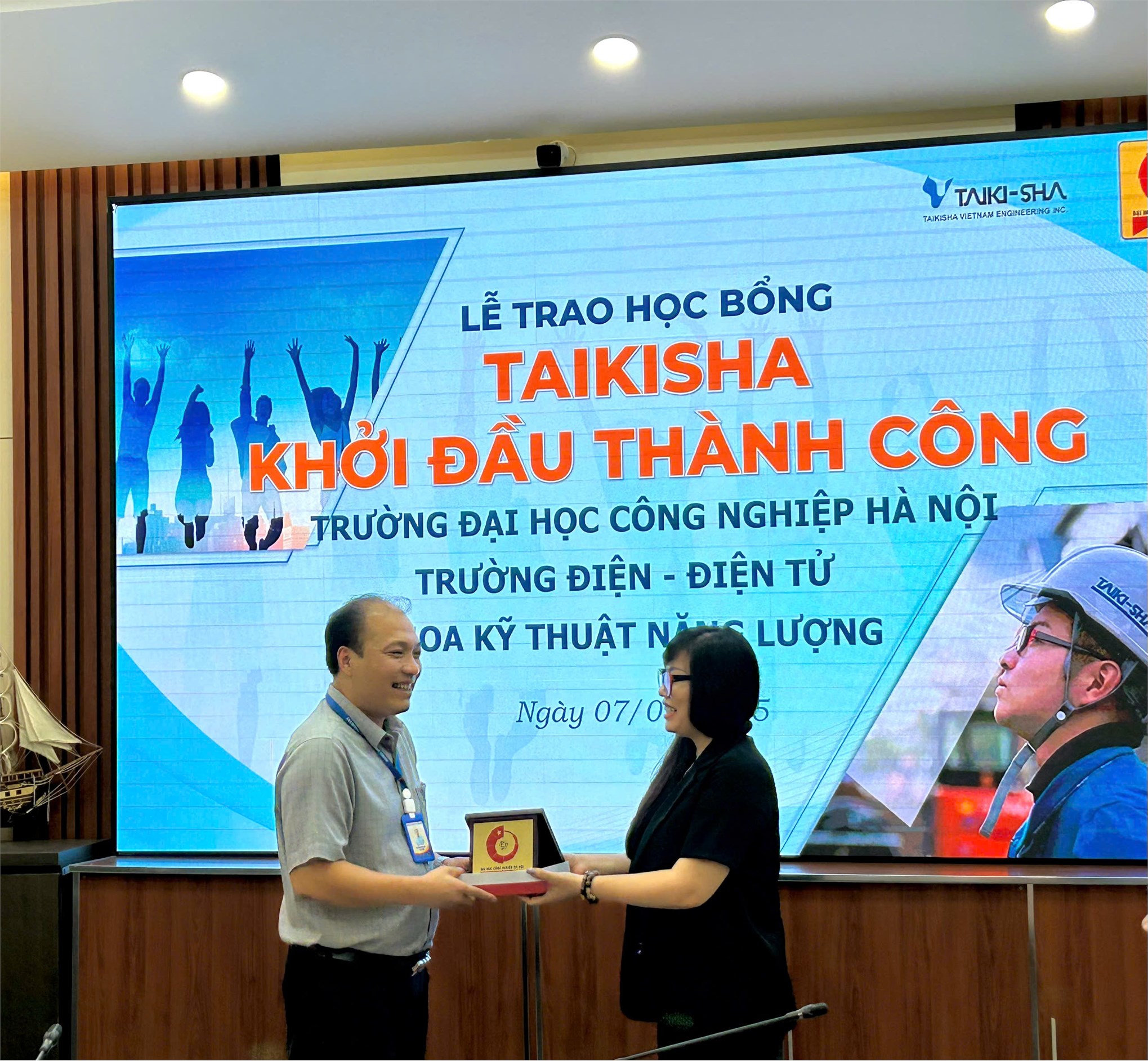 Trao học bổng `Taikisha – Khởi đầu thành công 2025`: Thêm động lực – Chắp cánh ước mơ cho sinh viên vượt khó