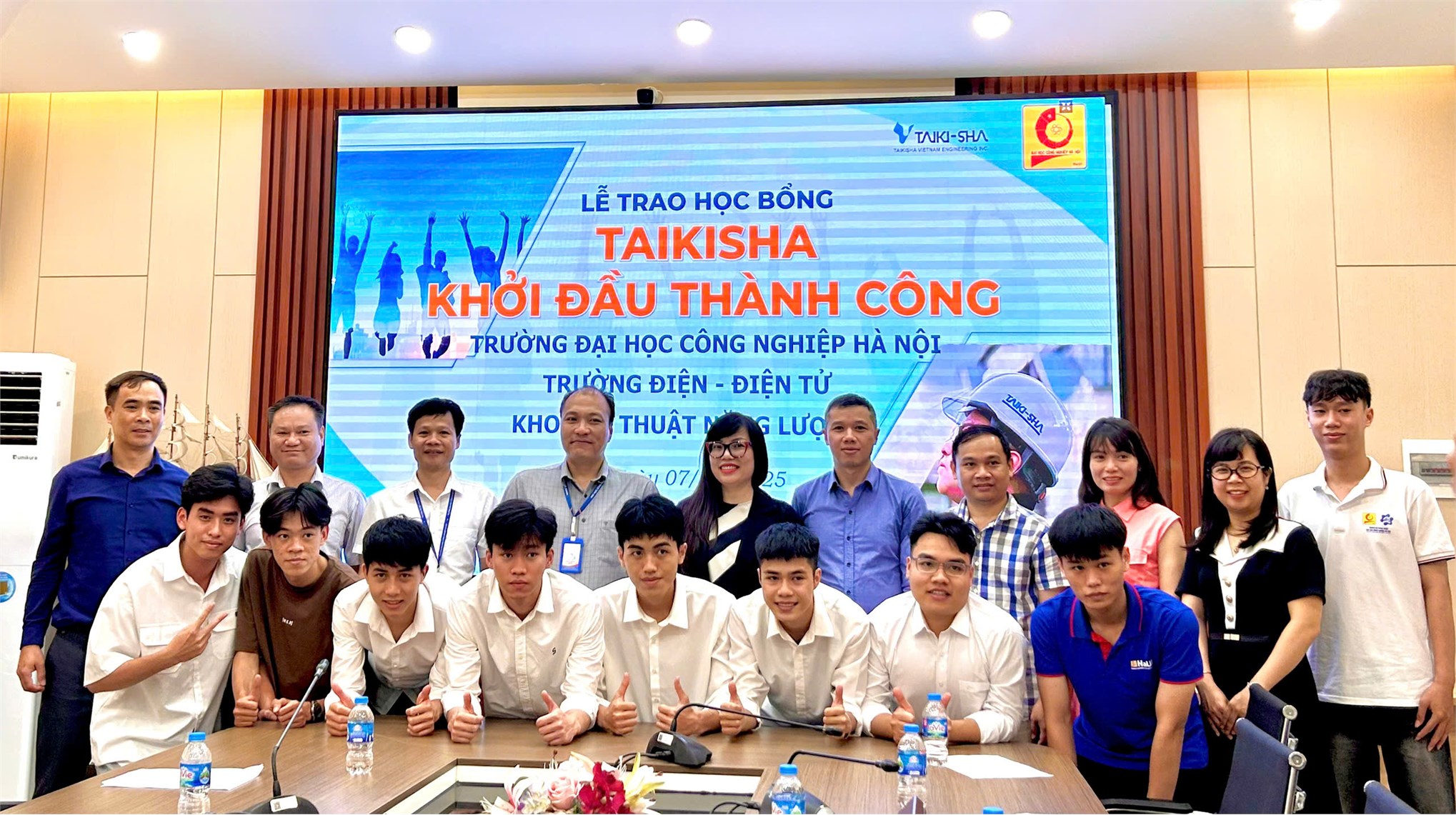 Trao học bổng `Taikisha – Khởi đầu thành công 2025`: Thêm động lực – Chắp cánh ước mơ cho sinh viên vượt khó