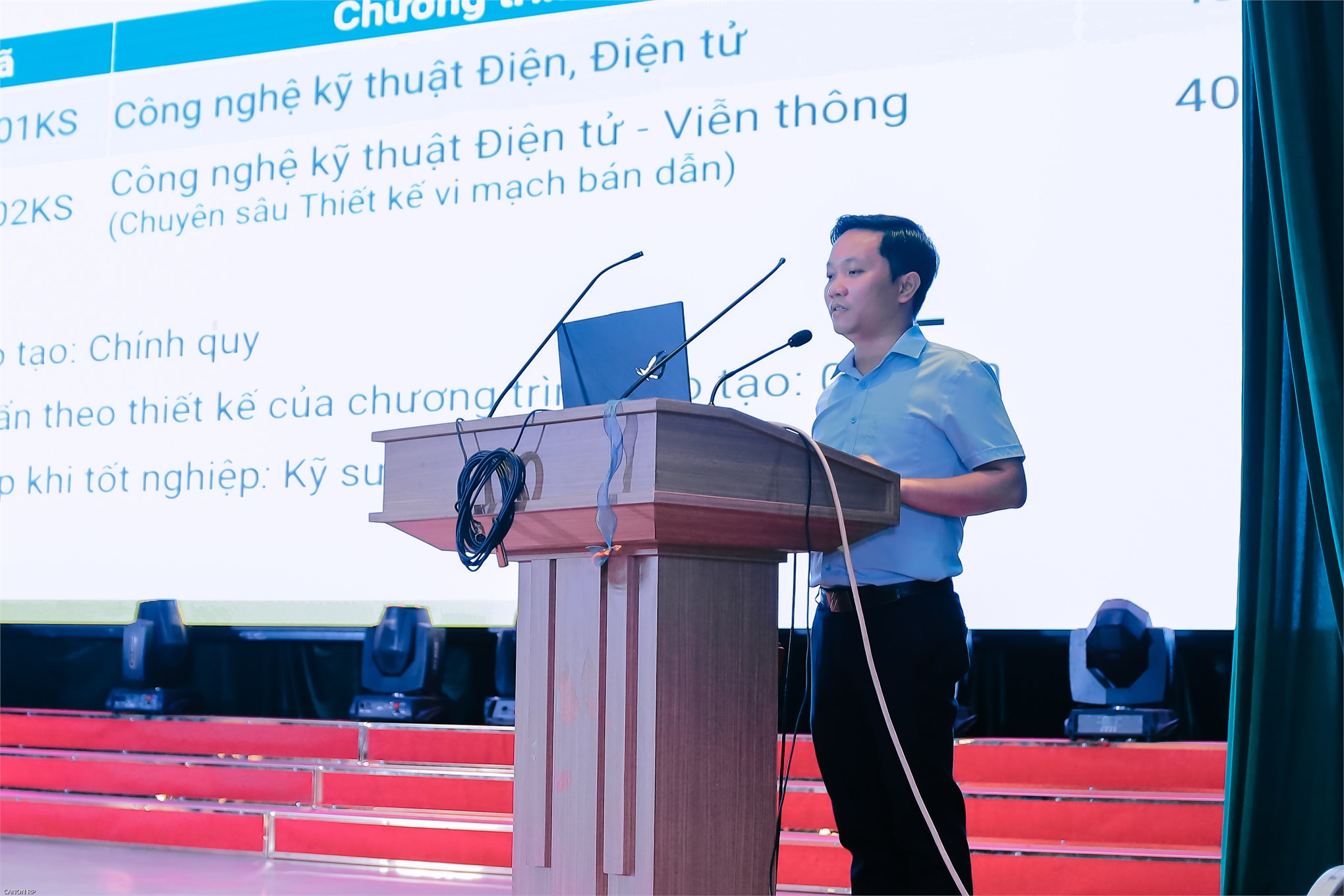 Sôi nổi – Hữu ích – Truyền cảm hứng: Trường Điện – Điện tử tổ chức thành công chương trình tư vấn tuyển sinh sau đại học năm 2025