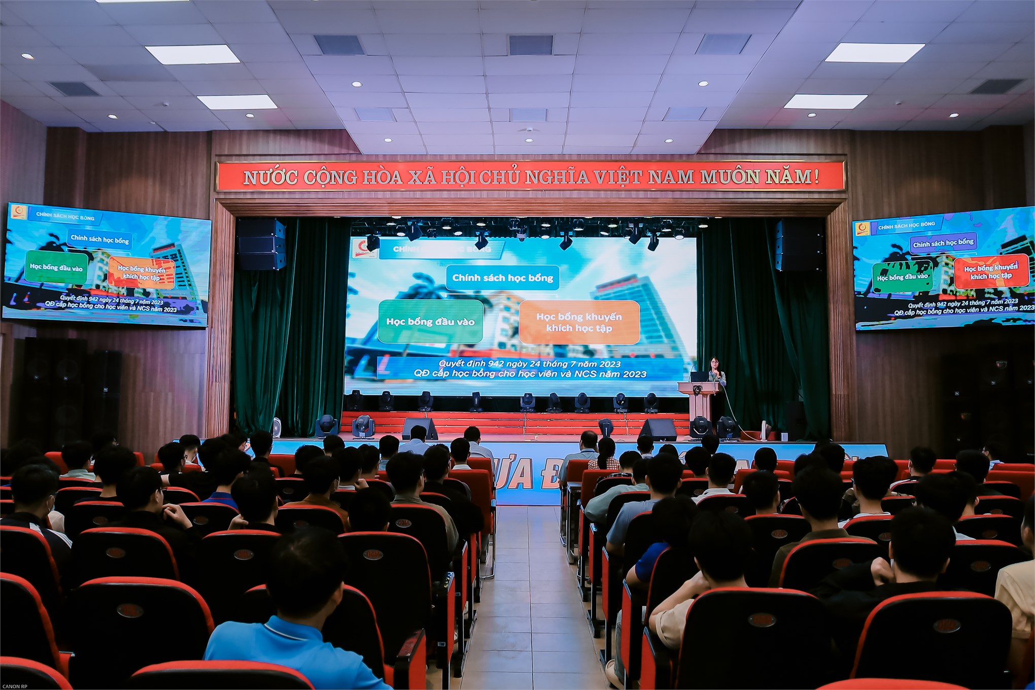 Sôi nổi – Hữu ích – Truyền cảm hứng: Trường Điện – Điện tử tổ chức thành công chương trình tư vấn tuyển sinh sau đại học năm 2025