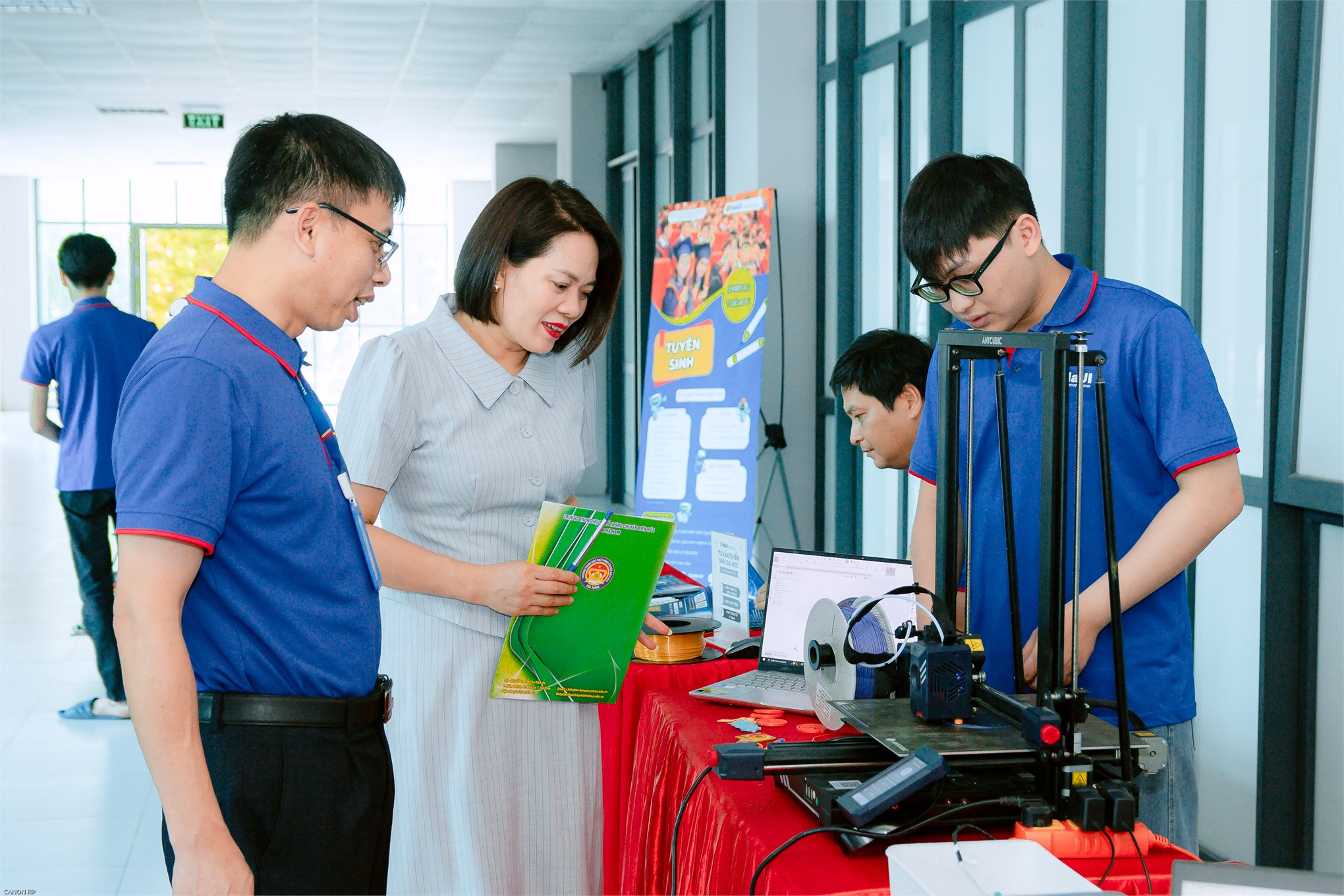 Định hướng tương lai – Trường Điện – Điện tử đồng hành cùng học sinh THPT Chuyên Biên Hòa trong hành trình chọn nghề, chọn trường