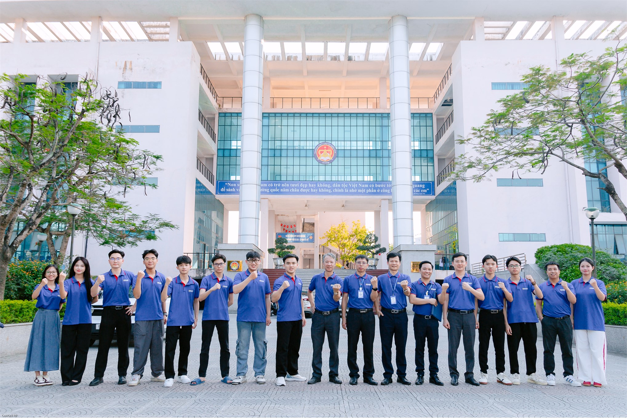 Định hướng tương lai – Trường Điện – Điện tử đồng hành cùng học sinh THPT Chuyên Biên Hòa trong hành trình chọn nghề, chọn trường