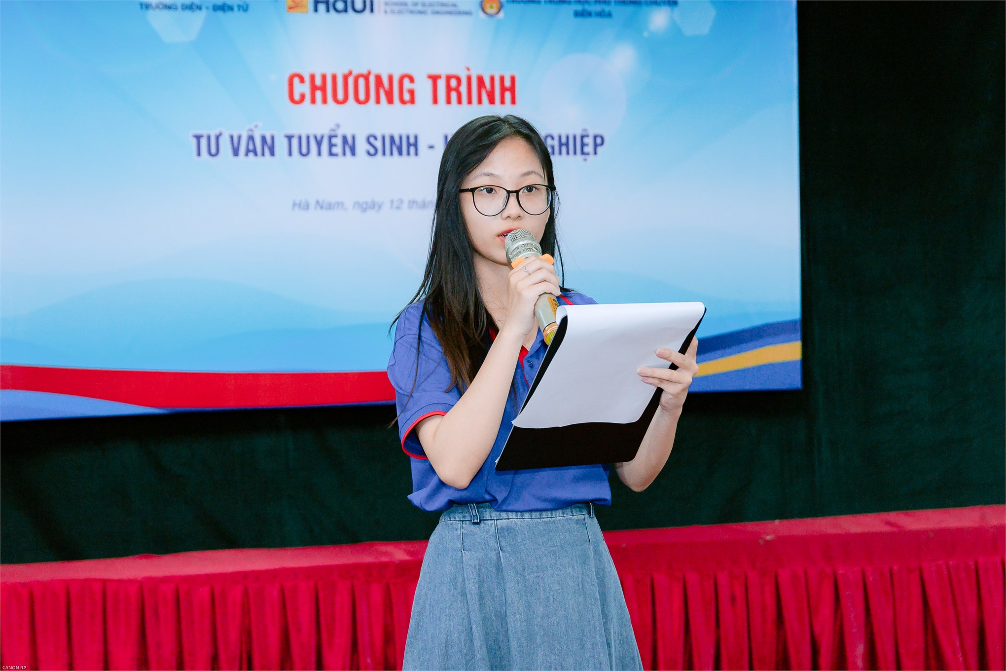 Định hướng tương lai – Trường Điện – Điện tử đồng hành cùng học sinh THPT Chuyên Biên Hòa trong hành trình chọn nghề, chọn trường