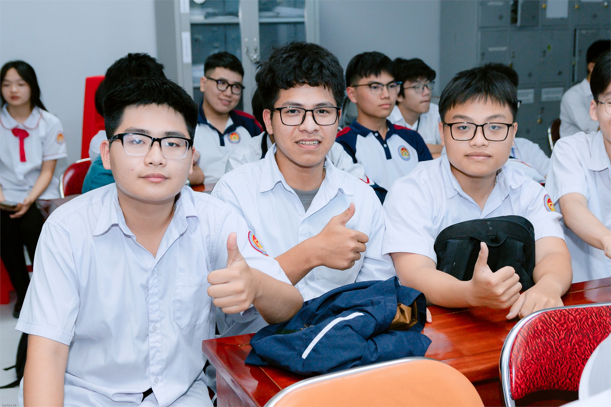 Định hướng tương lai – Trường Điện – Điện tử đồng hành cùng học sinh THPT Chuyên Biên Hòa trong hành trình chọn nghề, chọn trường