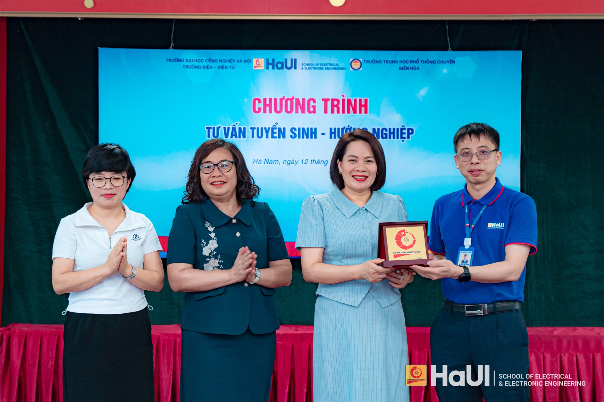 Định hướng tương lai – Trường Điện – Điện tử đồng hành cùng học sinh THPT Chuyên Biên Hòa trong hành trình chọn nghề, chọn trường