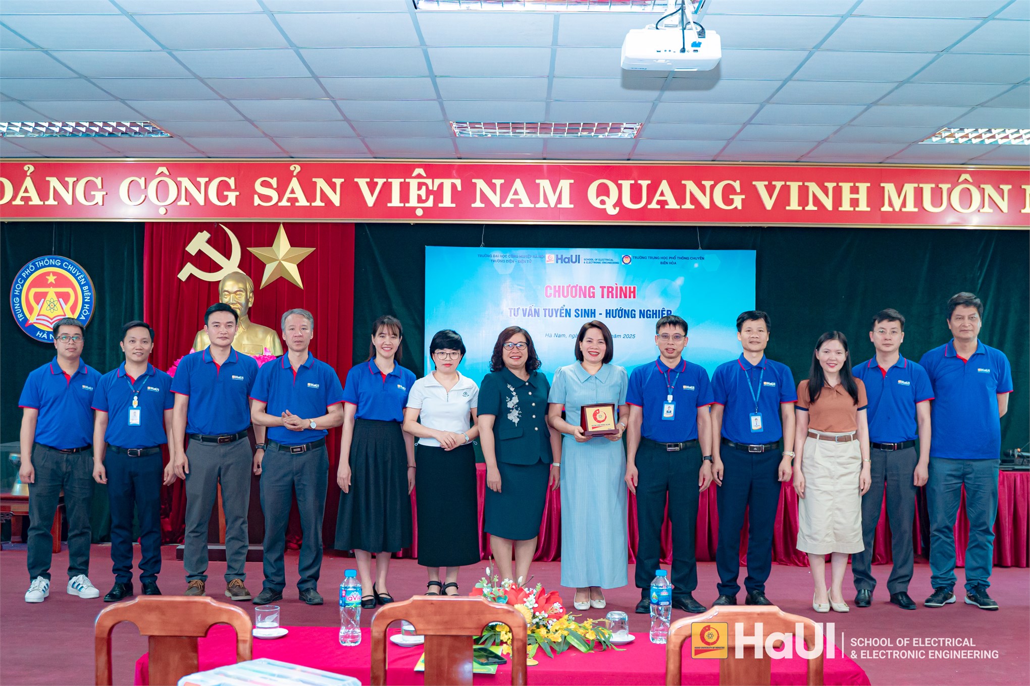 Định hướng tương lai – Trường Điện – Điện tử đồng hành cùng học sinh THPT Chuyên Biên Hòa trong hành trình chọn nghề, chọn trường