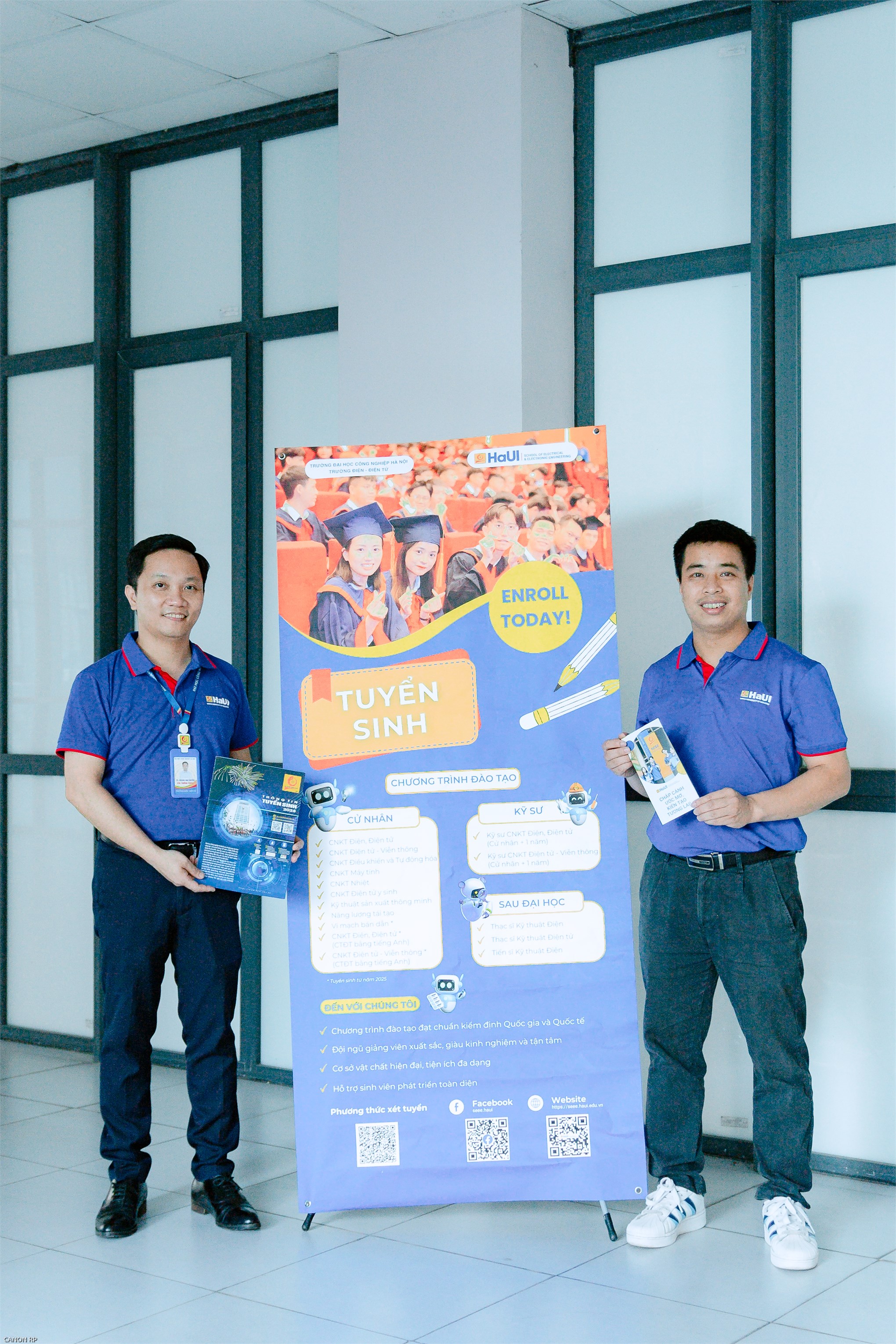 Định hướng tương lai – Trường Điện – Điện tử đồng hành cùng học sinh THPT Chuyên Biên Hòa trong hành trình chọn nghề, chọn trường