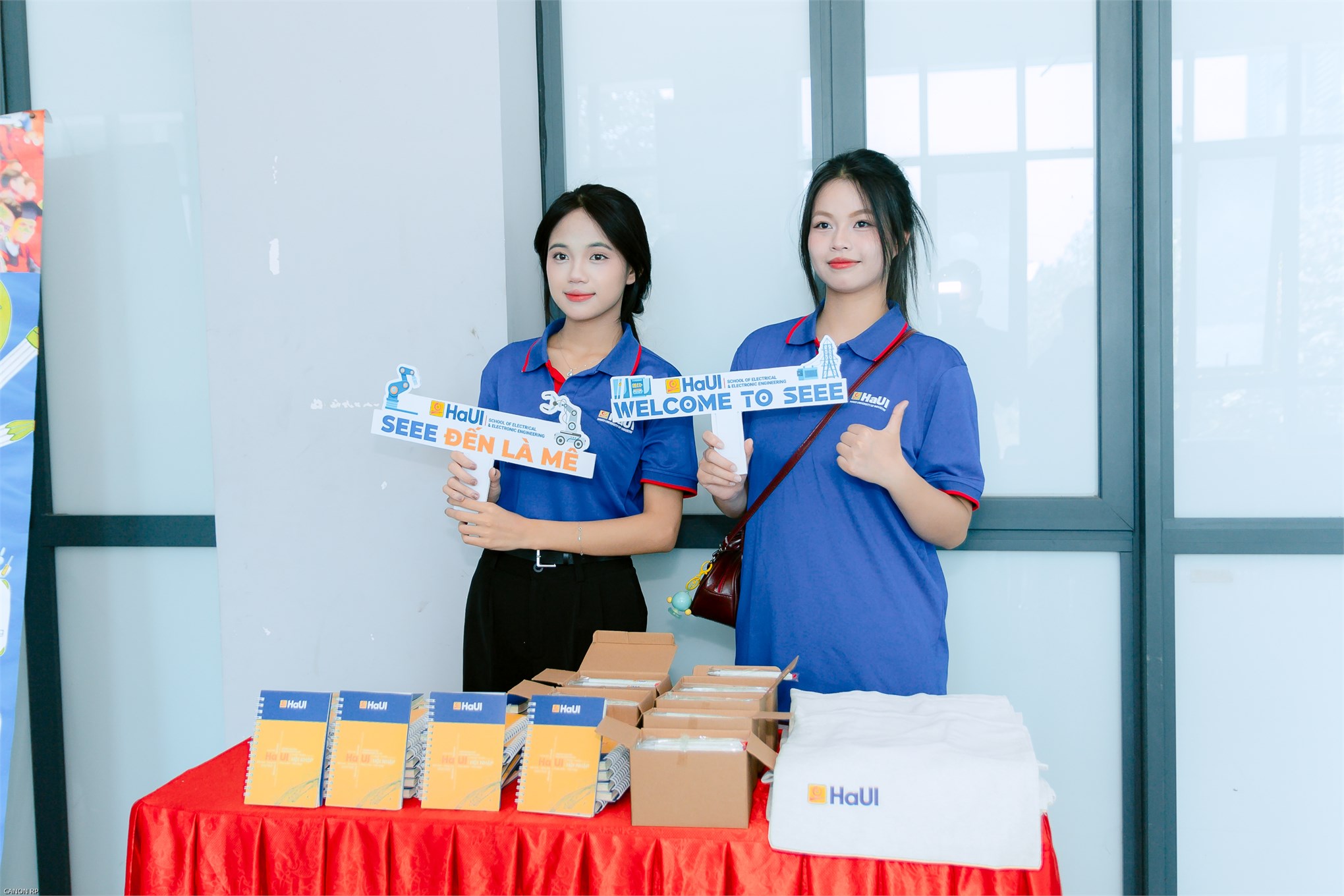 Định hướng tương lai – Trường Điện – Điện tử đồng hành cùng học sinh THPT Chuyên Biên Hòa trong hành trình chọn nghề, chọn trường