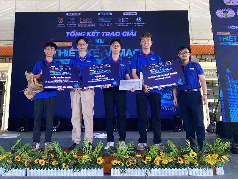 Sinh viên Trường Điện - Điện tử đạt giải Ba Cuộc thi Thiết kế vi mạch cho đô thị thông minh lần thứ 2