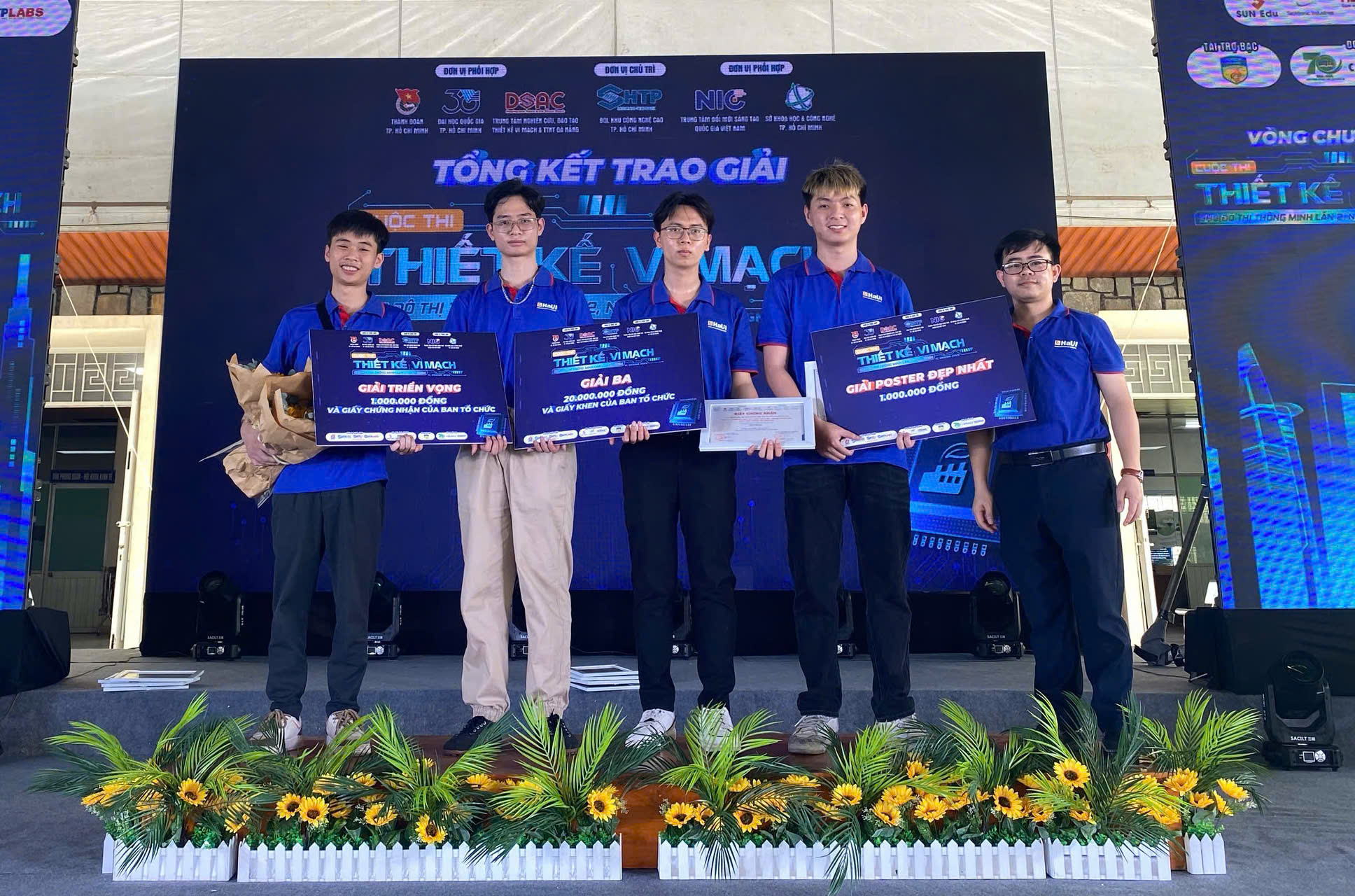 Sinh viên Trường Điện - Điện tử đạt giải Ba Cuộc thi Thiết kế vi mạch cho đô thị thông minh lần thứ 2 năm 2024
