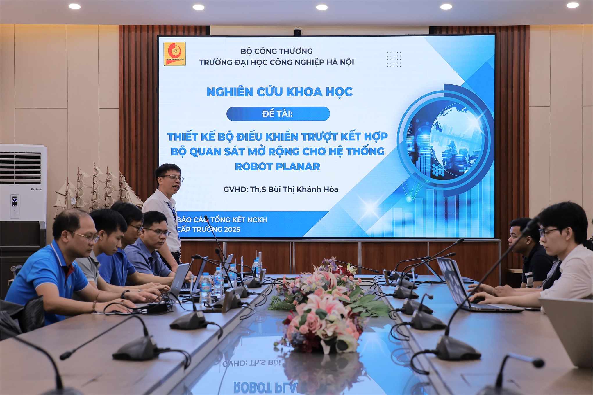 Trường Điện – Điện tử tổ chức nghiệm thu đề tài Sinh viên nghiên cứu khoa học năm học 2024–2025