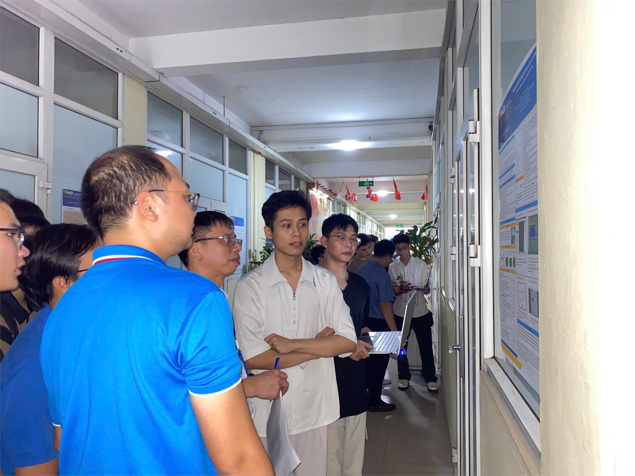 Trường Điện – Điện tử tổ chức nghiệm thu đề tài Sinh viên nghiên cứu khoa học năm học 2024–2025