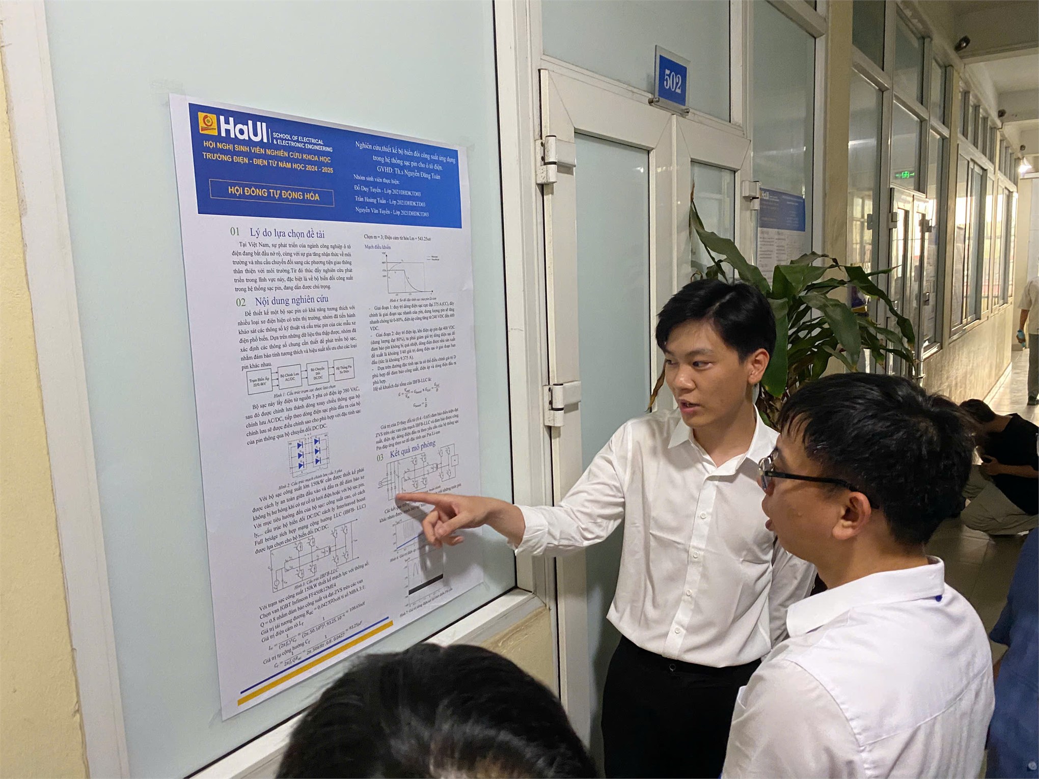 Trường Điện – Điện tử tổ chức nghiệm thu đề tài Sinh viên nghiên cứu khoa học năm học 2024–2025