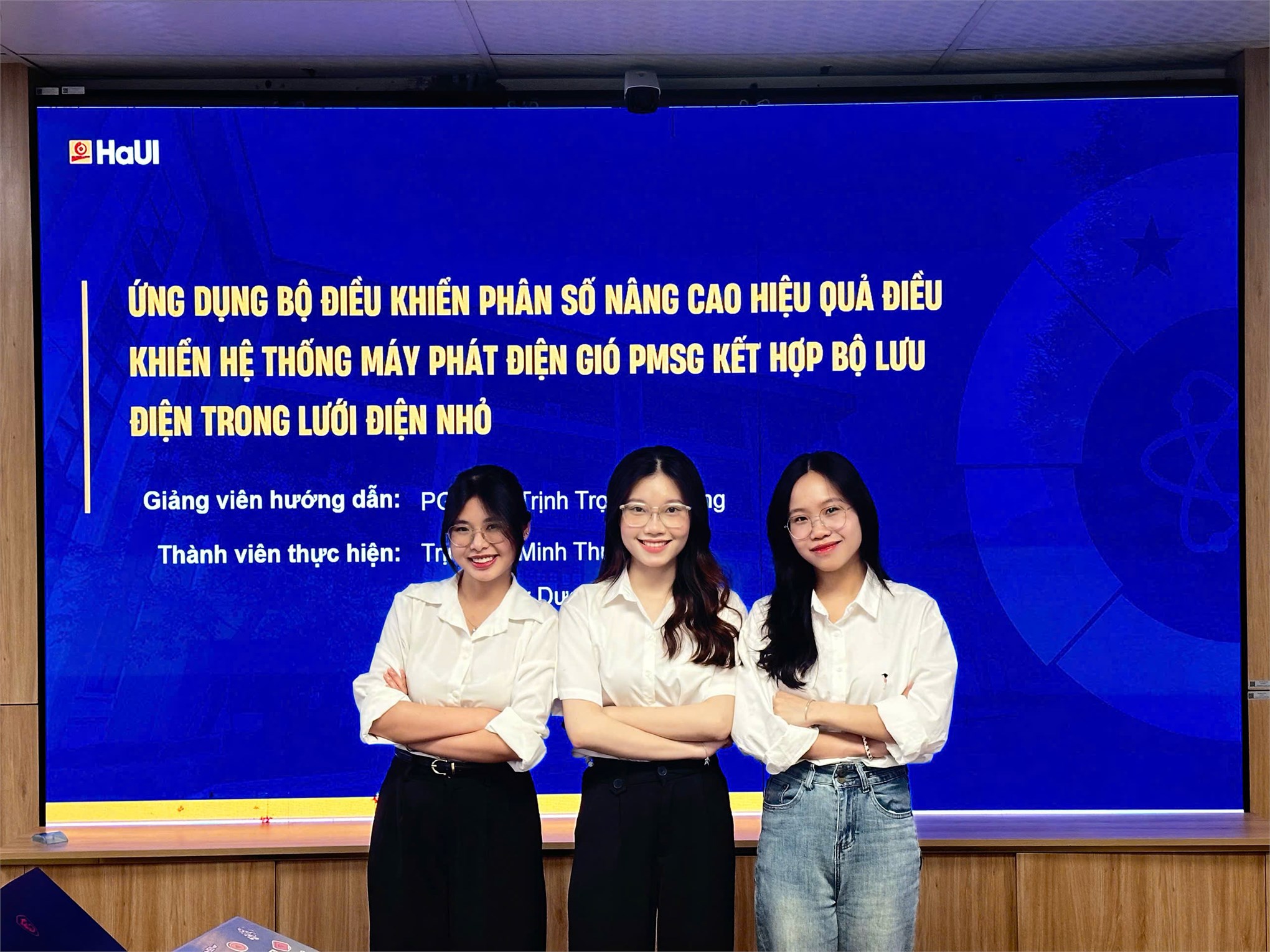 Trường Điện – Điện tử tổ chức nghiệm thu đề tài Sinh viên nghiên cứu khoa học năm học 2024–2025