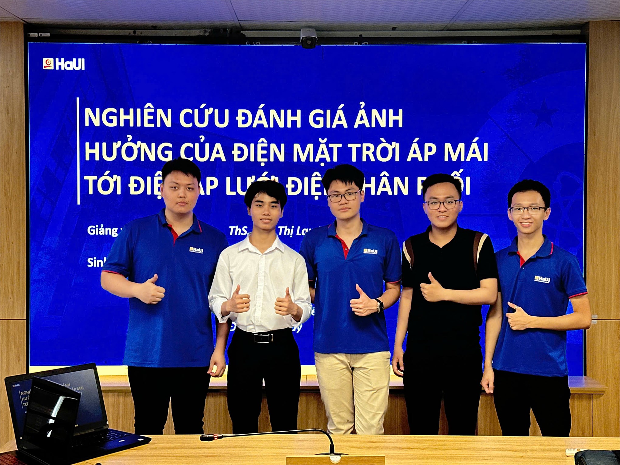 Trường Điện – Điện tử tổ chức nghiệm thu đề tài Sinh viên nghiên cứu khoa học năm học 2024–2025
