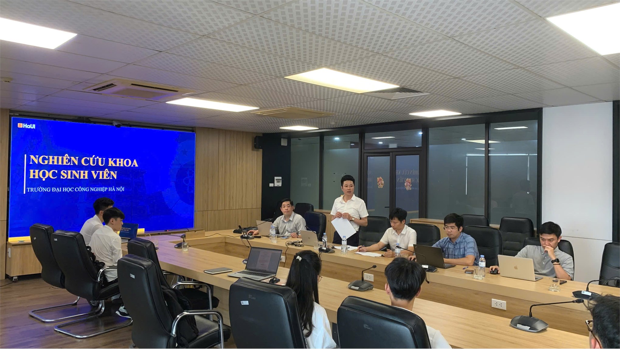 Trường Điện – Điện tử tổ chức nghiệm thu đề tài Sinh viên nghiên cứu khoa học năm học 2024–2025
