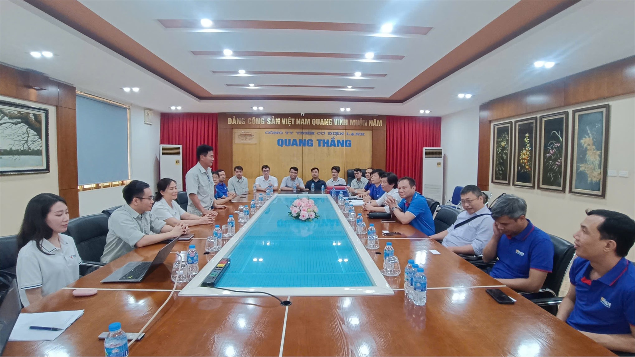 Giảng viên Khoa Kỹ thuật Năng lượng – Trường Điện – Điện tử tham quan khảo sát thực tế tại Công ty TNHH Cơ điện lạnh Quang Thắng