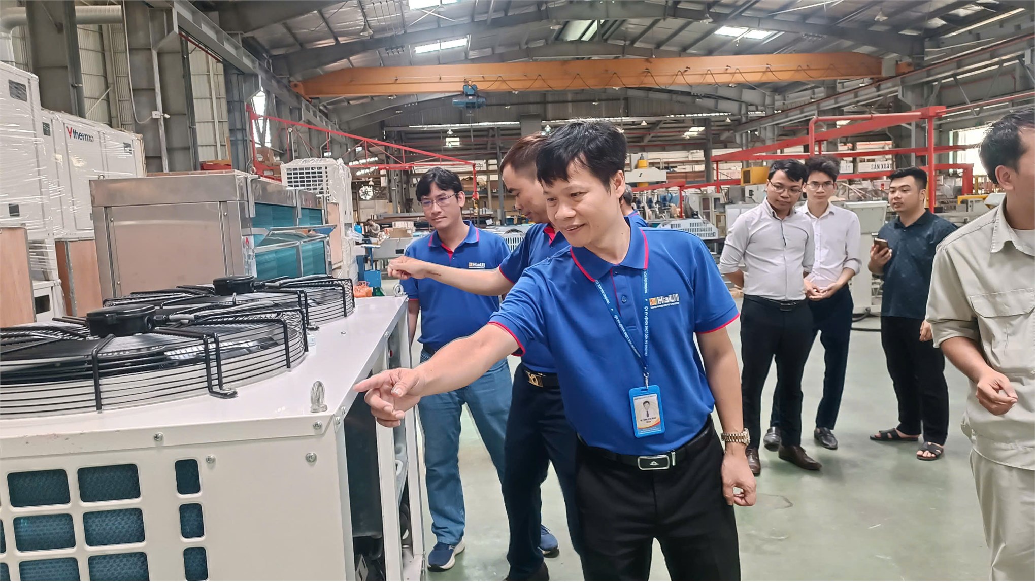 Giảng viên Khoa Kỹ thuật Năng lượng – Trường Điện – Điện tử tham quan khảo sát thực tế tại Công ty TNHH Cơ điện lạnh Quang Thắng