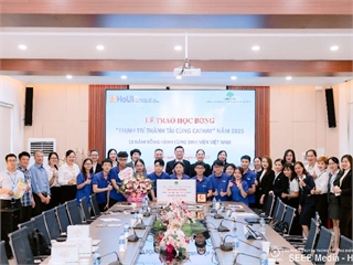 Trao học bổng Cathay Life Việt Nam cho sinh viên Trường Điện – Điện tử