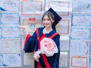 Trịnh Thị Minh Thư – Nữ thủ khoa toàn diện, niềm tự hào của sinh viên Trường Điện – Điện tử