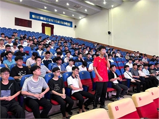 Sinh viên K20 hào hứng với chương trình tư vấn tuyển sinh vi mạch bán dẫn 2025