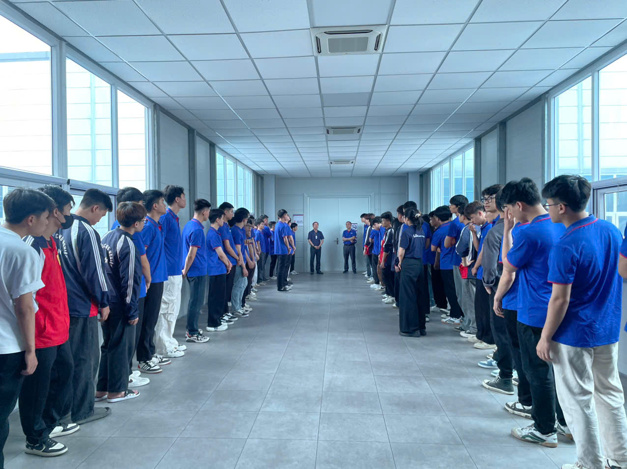 Sinh viên Trường Điện – Điện tử tham quan thực tế tại Công ty LS ELECTRIC Việt Nam
