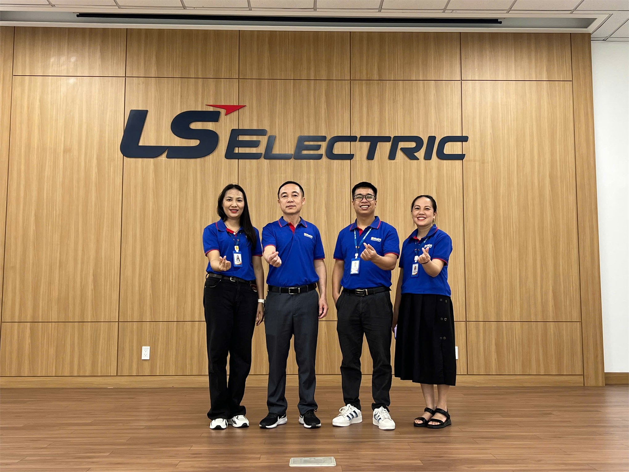 Sinh viên Trường Điện – Điện tử tham quan thực tế tại Công ty LS ELECTRIC Việt Nam